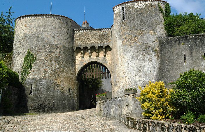 Le sentier des Pierres Blanches Le Dorat Nouvelle-Aquitaine