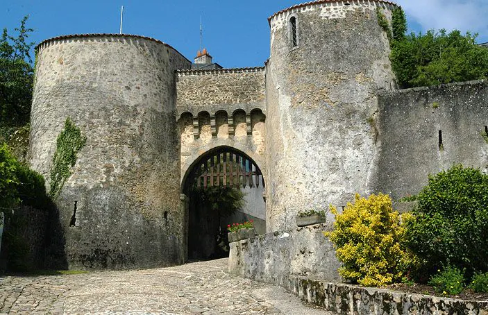 Le sentier des Pierres Blanches Le Dorat Nouvelle-Aquitaine