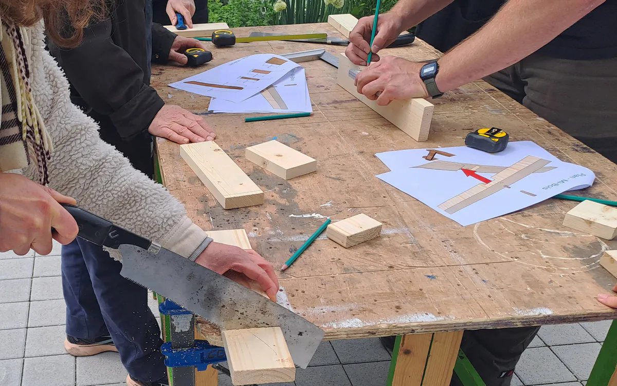 Ateliers de menuiserie participatifs au centre Paris Anim’ Hébert ...