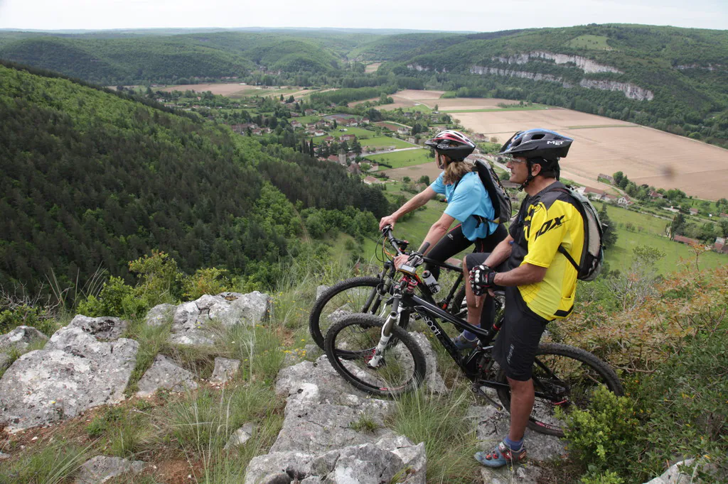 Chill-Lot Activités Nature VTT et VTC Cénevières Occitanie