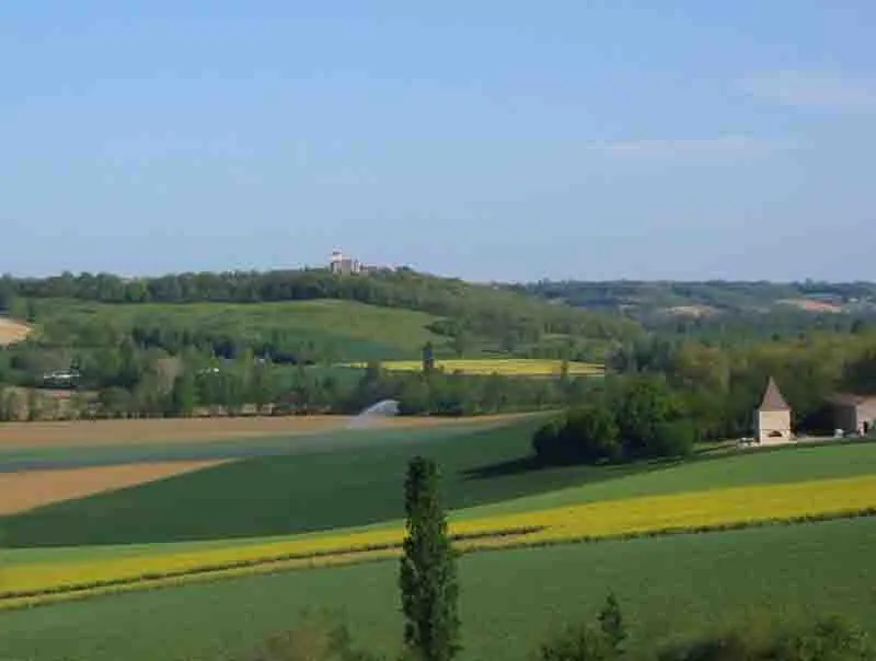 CHEMIN DE LA BÉNAZIDE Saint-Clar Occitanie