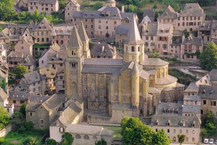 Circuit découverte motorisé "Rodez-Conques-Marcillac" au départ de Sévérac-le-Château Sévérac d'Aveyron Occitanie