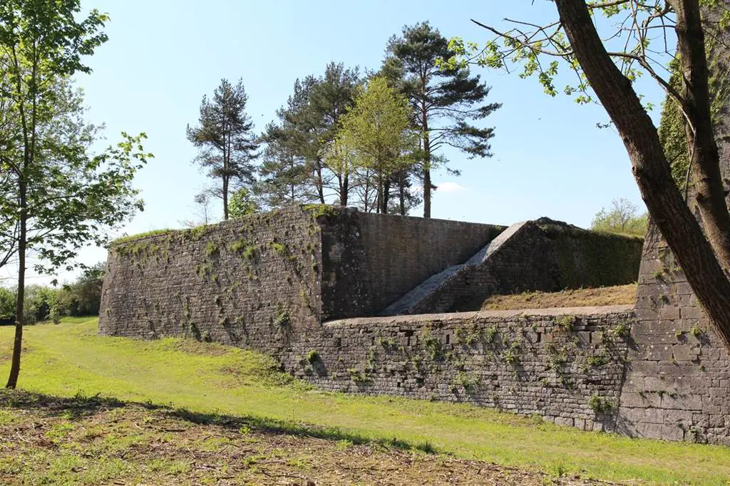 Fort Condé Le sentier des bornes Givet Grand Est