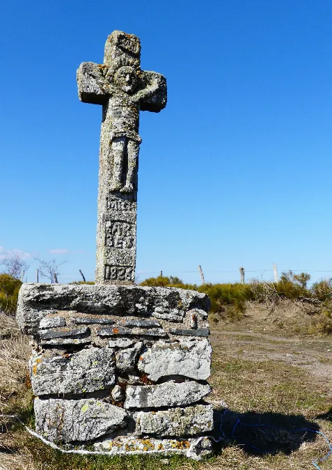 La croix du Cayre Argences en Aubrac Occitanie