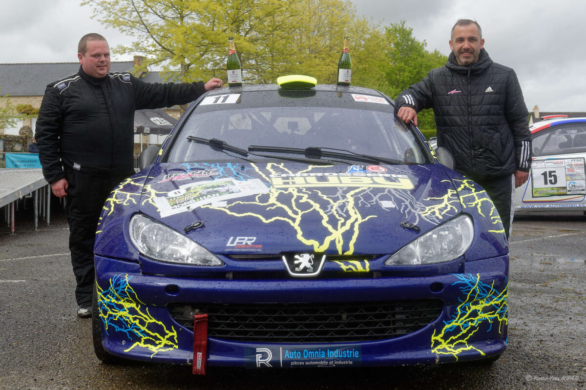 Le pilote Cédric HUBY avec son copilote Ronan PRIGENT en deuxième position sur sa Peugeot 206