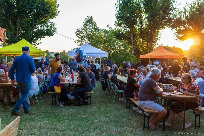 Marché nocturne et gourmand