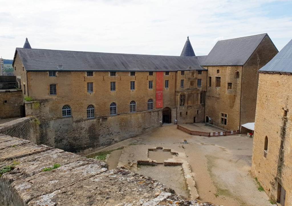 Visite guidée à Sedan De porte en porte