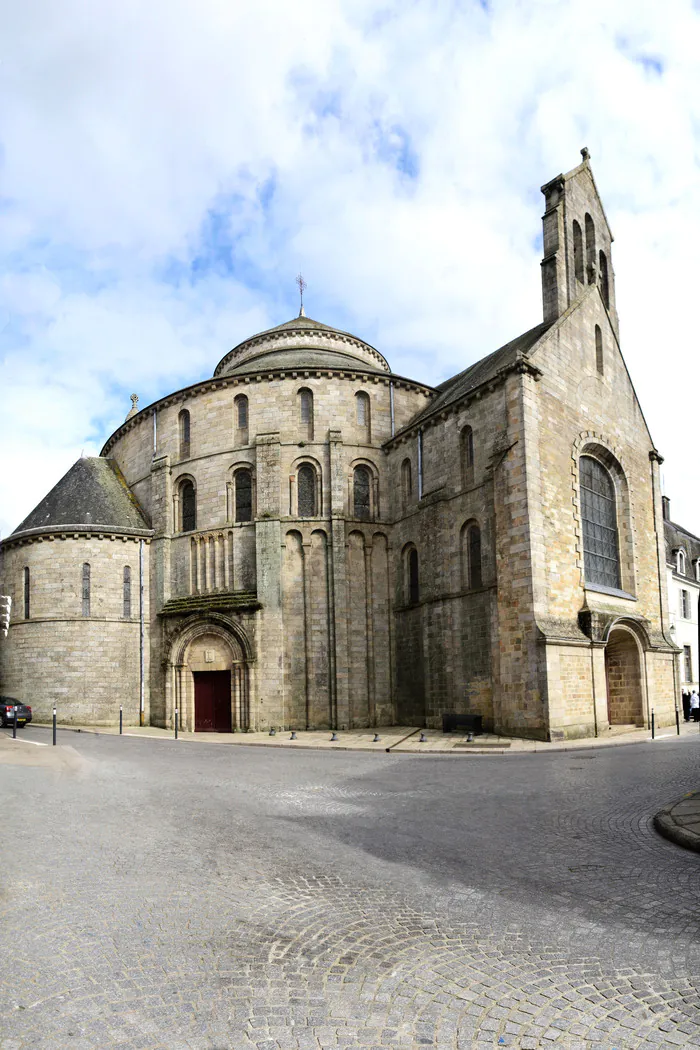 Visite libre de l'Abbatiale Sainte-Croix et déambulation Abbaye de Sainte-Croix Quimperlé