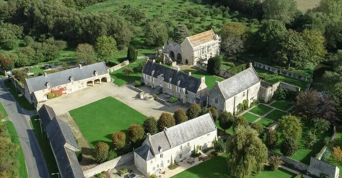 Visite libre de l'abbaye Abbaye Sainte-Marie Longues-sur-Mer