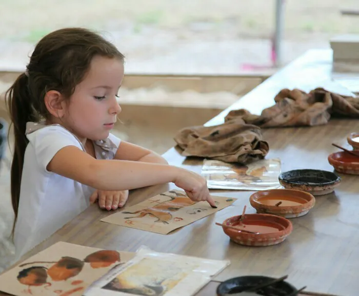 Atelier : les enfants voyagent au cœur de la Préhistoire Archéosite des Fieux Miers