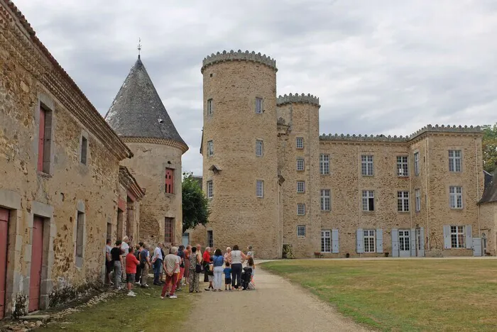 Visite d'un village limousin et de son château exceptionnellement ouvert Bourg de Cussac et château de Cromières Cussac