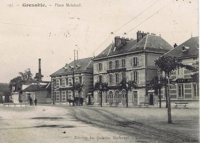 Circuit "Les ganteries du quartier de la Mutualité de Grenoble" Cathédrale Notre-Dame de Grenoble Grenoble