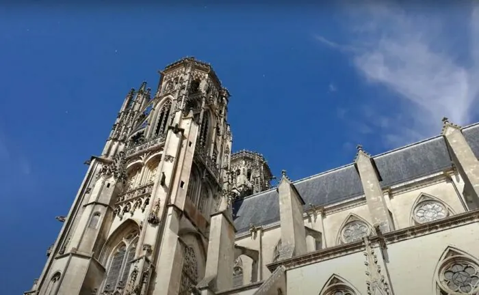 Découvrez une cathédrale construite entre le XIIIe et le XVIe siècle à travers une balade sonore Cathédrale Saint-Étienne Toul