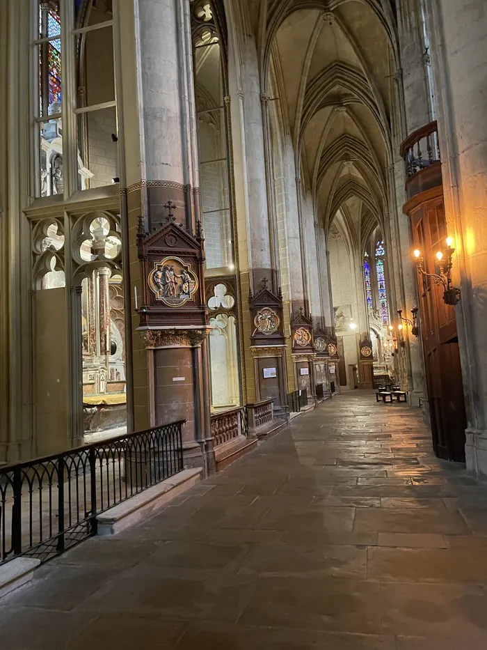 Échanges avec des bénévoles et visites de la cathédrale Saint-Etienne Cathédrale Saint-Étienne Toulouse