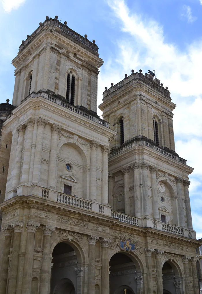 Poussez les portes de la cathédrale Sainte-Marie ! Cathédrale Sainte-Marie Auch