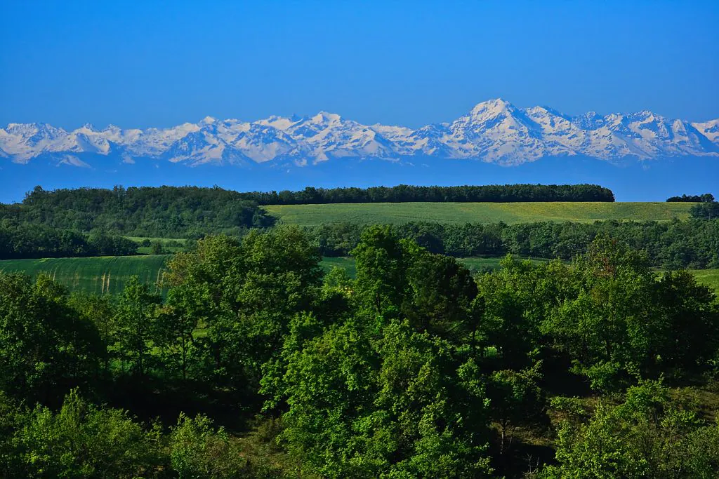 AU PIED DU GERS LES PYRÉNÉES Auch Occitanie