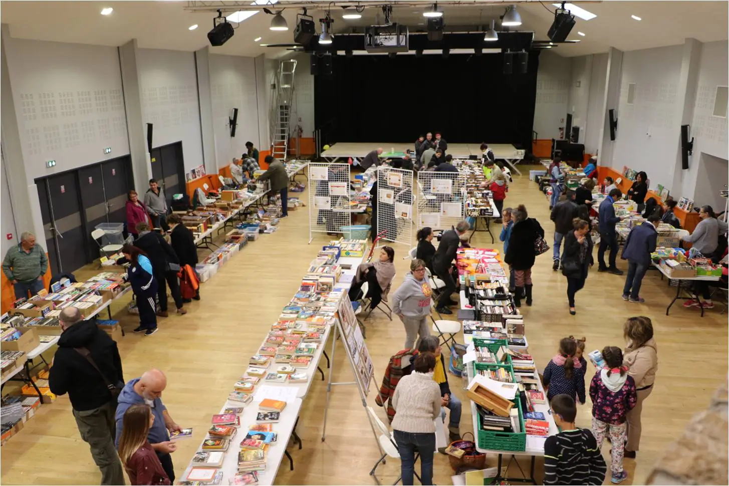 SALON DU LIVRE - OFFICE DE TOURISME DE L'AUBRAC AUX GORGES DU TARN