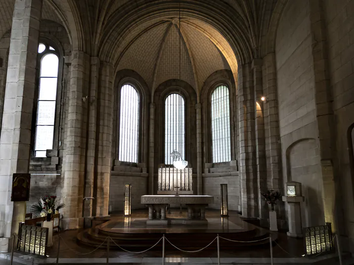 Visite libre de la chapelle Chapelle N.D.F. aux verrières Lalique Douvres-la-Délivrande