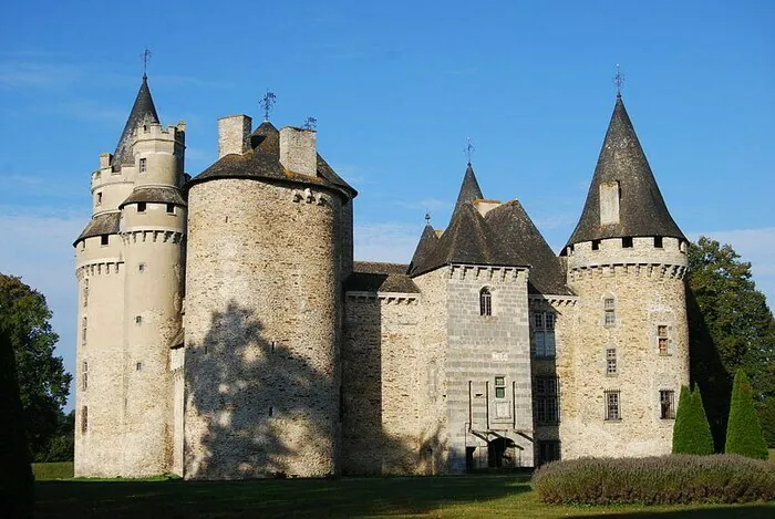 Visite guidée du château de Bonneval Château de Bonneval Coussac-Bonneval