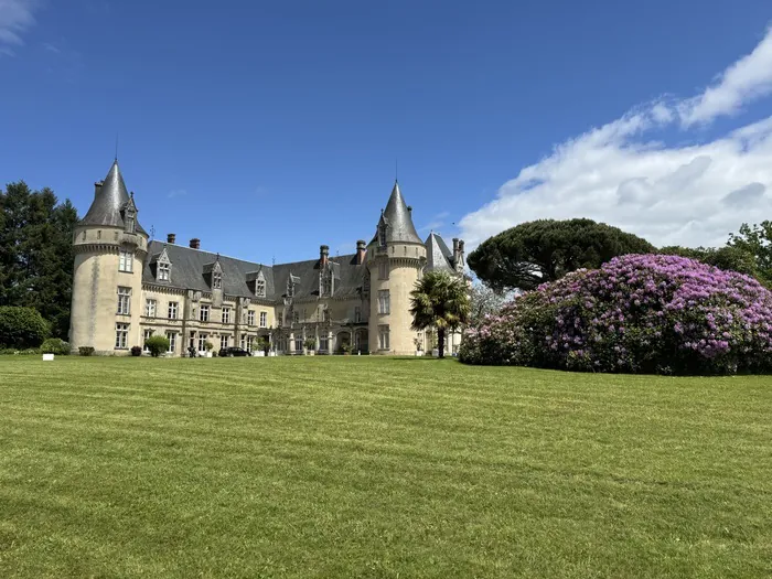 Visite guidée du château de Bort (salons de réception et chapelle classée au titre des Monuments historiques) Château de Bort Saint-Priest-Taurion