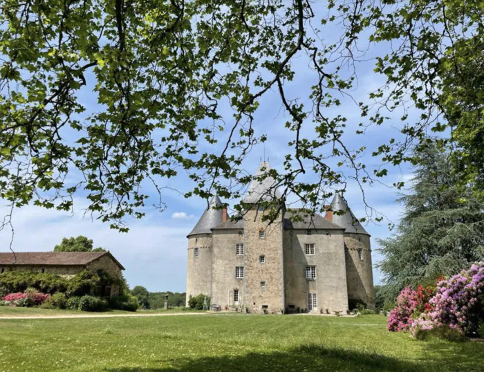 Visite commentée du château et de la grange médiévale Château de Brie Champagnac-la-Rivière