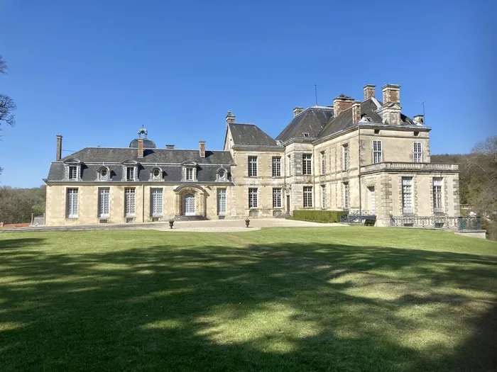 Visitez un château du XVIIIe siècle habité par Voltaire Château de Cirey Cirey-sur-Blaise