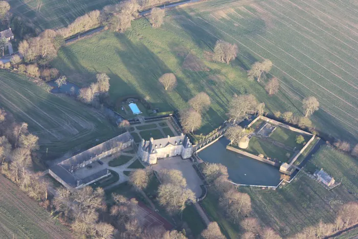 Visite guidée des jardins et extérieurs Château de Courcy Fontenay-sur-Mer