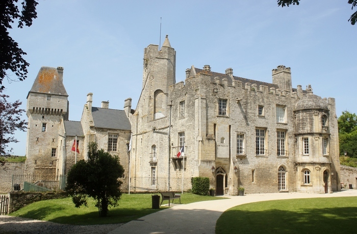 Visite guidée : percez les mystères de la forteresse de Creully Château de Creully Creully