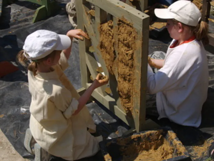 Levez les yeux ! Ateliers torchis et pans de bois CHÂTEAU DE CRÈVECOEUR-EN-AUGE Mézidon Vallée d'Auge