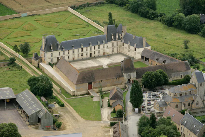 Visite libre des extérieurs Château de Fresney Fresney-le-Puceux