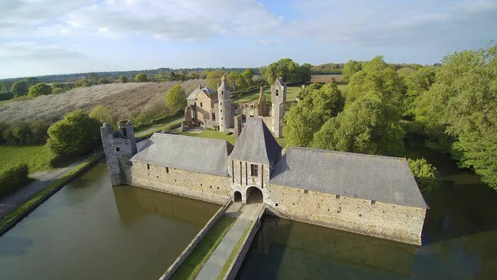 Visite libre du château Château de Gratot Gratot