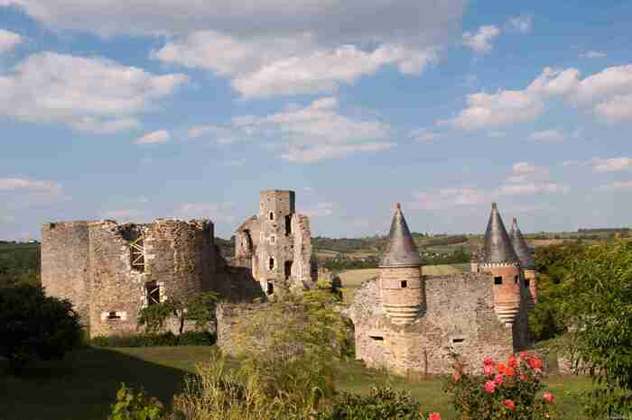 Visite guidée suivie d'improvisation musicale évoquant la rivière du Layon Château de la Haute Guerche  Saint Aubin de Luigné 49190 VAL DU LAYON Val-du-Layon