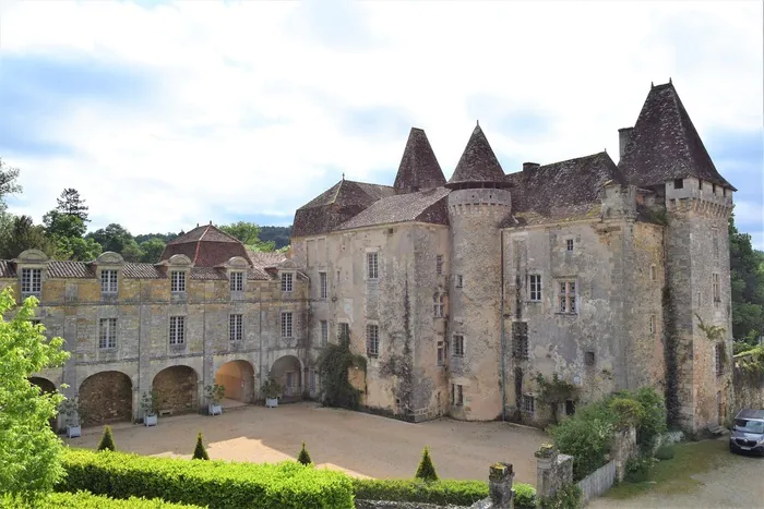 Participez à une visite des extérieurs du château