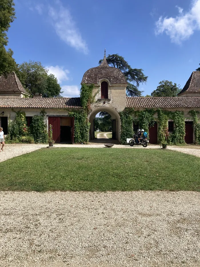 Visite libre des extérieurs du château Château de Lagarde Grateloup-Saint-Gayrand