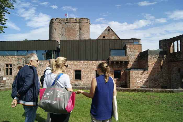 Participez à une courte visite d'une forteresse restaurée Château de Lichtenberg Lichtenberg