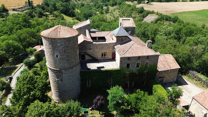 Visite guidée d'un repaire du sud Rouergue Château de Mélac Saint-Rome-de-Cernon