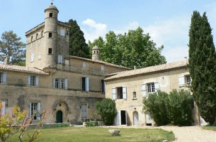 Découvrez le château et son domaine en profitant des animations proposées par le Petit Musée Antique du Pigeon Voyageur Château de Teillan Aimargues