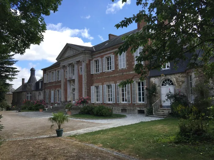 Visite guidée du parc et de la façade ouest Château de Tréprel Tréprel