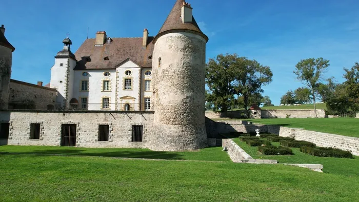 Visite Guidée au Château des Aix Château des Aix Meillard