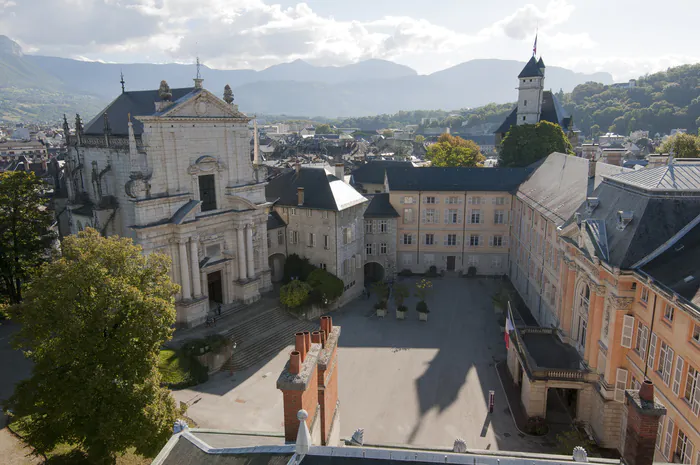 Terrasse de la tour mi-ronde Château des ducs de Savoie Chambéry