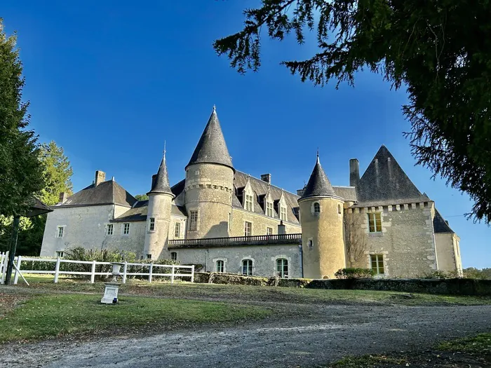 Visite libre du parc et des communs Château des Feugerets La Chapelle-Souëf