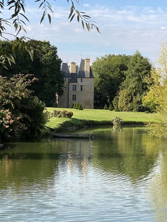 Visite libre des extérieurs Château d'Olendon Olendon