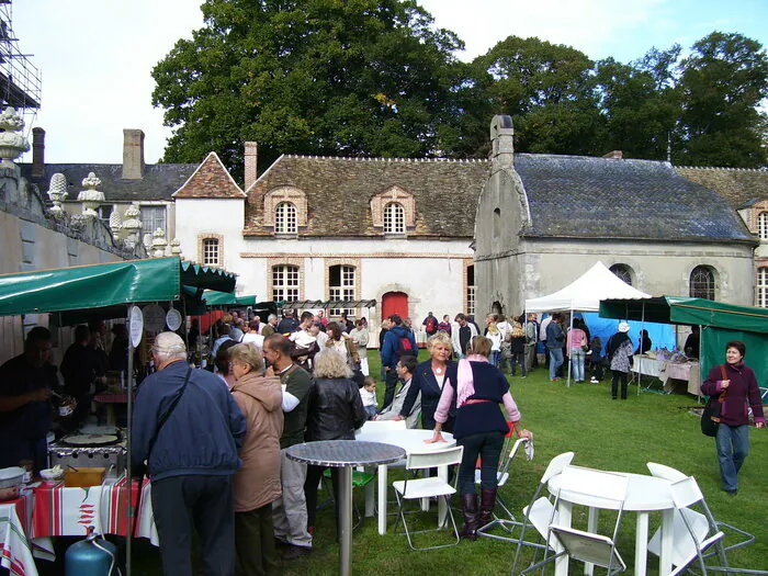 Marché gourmand et artisanat d'art Château du Mesnil Voysin Bouray-sur-Juine