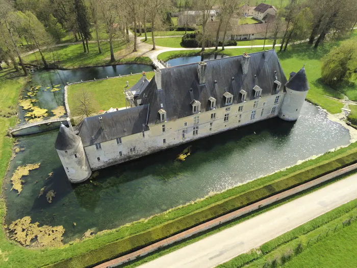 Visitez le château d'un grand ambassadeur de François Ier et son charmant parc Château et parc de Dinteville Dinteville