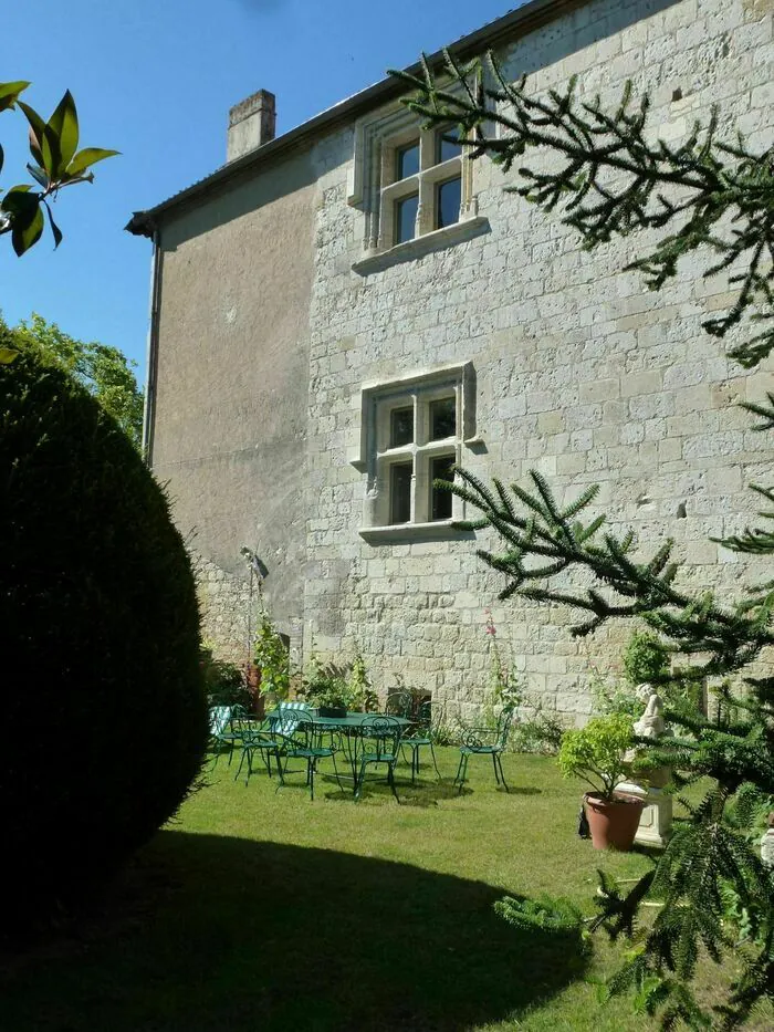 Laissez-vous guider dans le palais abbatial des abbés de Belleperche Château Johan de Cardailhac dit château de Larrazet Larrazet