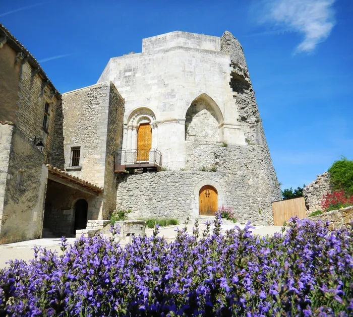 Visite du Château médiéval de Simiane-la-Rotonde Château médiéval de Simiane-la-Rotonde Simiane-la-Rotonde