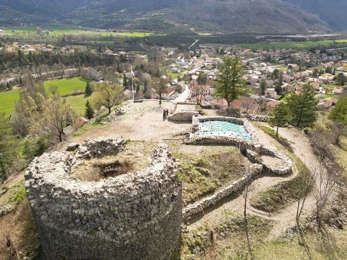 visite guidée d'un site médiéval - Château et sa tour Château médiéval