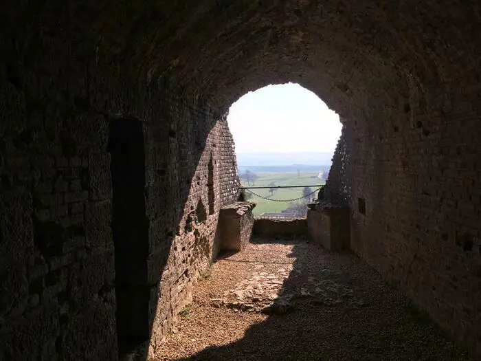 Visite guidée d'un château du XIe siècle Château Montcornet