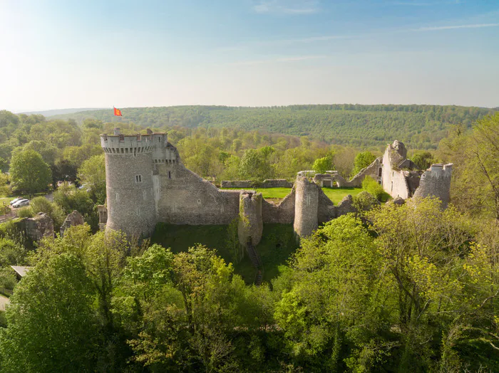 Atelier : esquissons la reconstruction des ruines du château Château Robert Le Diable Moulineaux