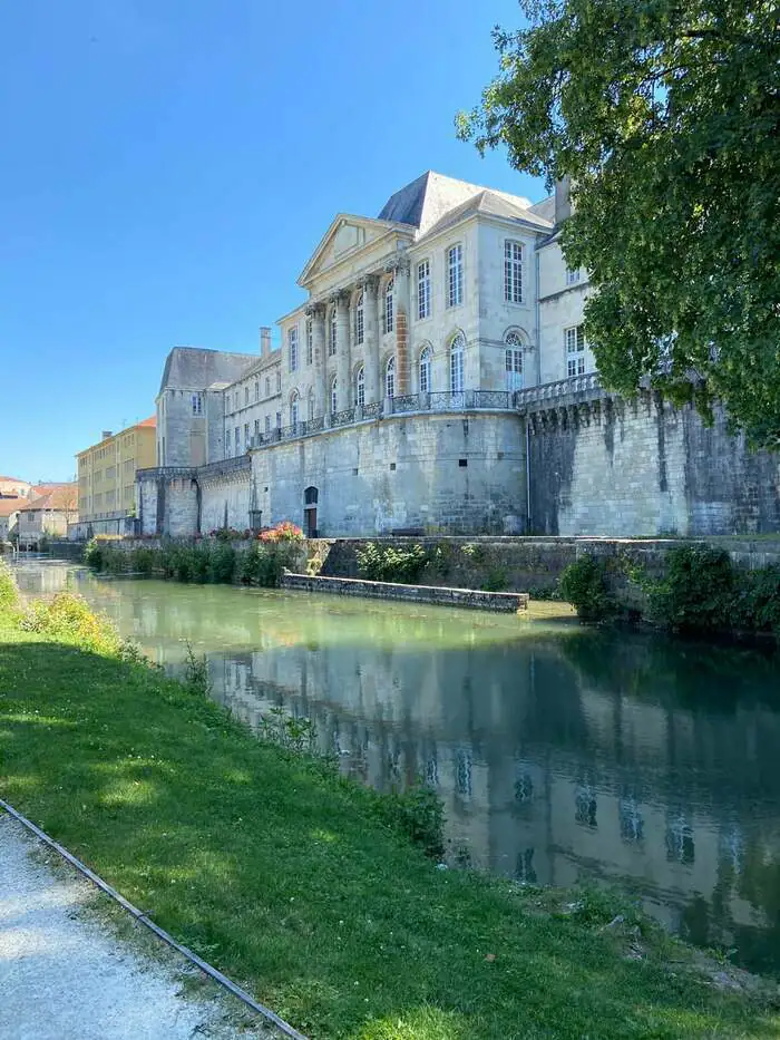 Découvrez une ancienne résidence princière Château Stanislas Commercy